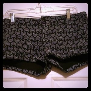 Arrow patterned shorts
